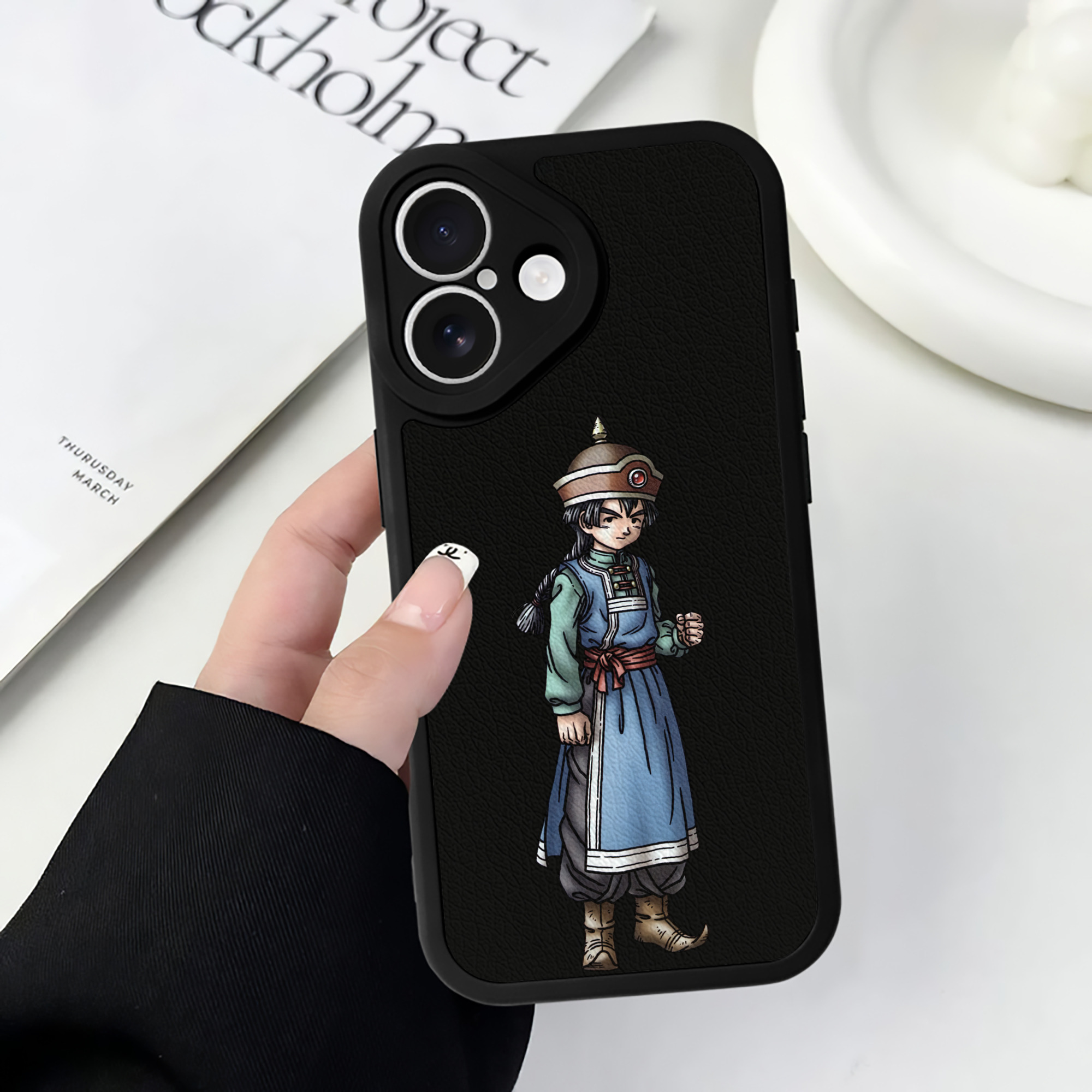 （画像用） ドラゴンクエスト Doragon Kuesuto Dragon Quest 【iPhone 16シリーズ対応】シリコンスマホケース（レザー調） 材質：シリコン